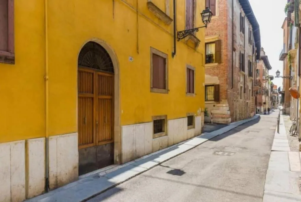 Ponte Pietra Luxury Home In Verona 0*,