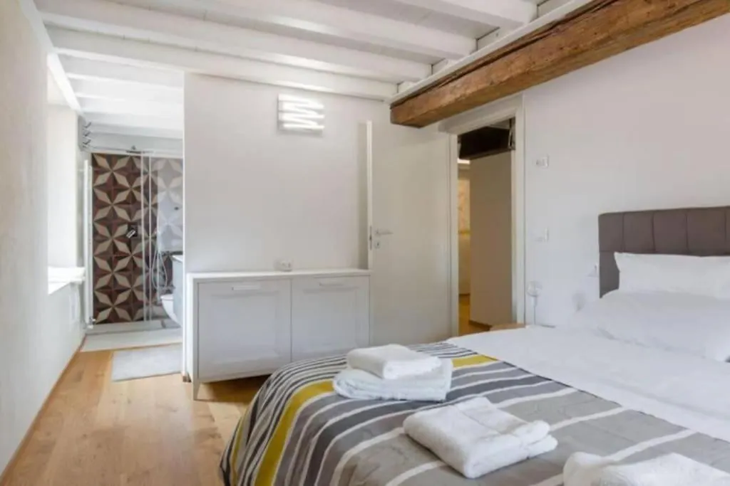 Ponte Pietra Luxury Home In Verona