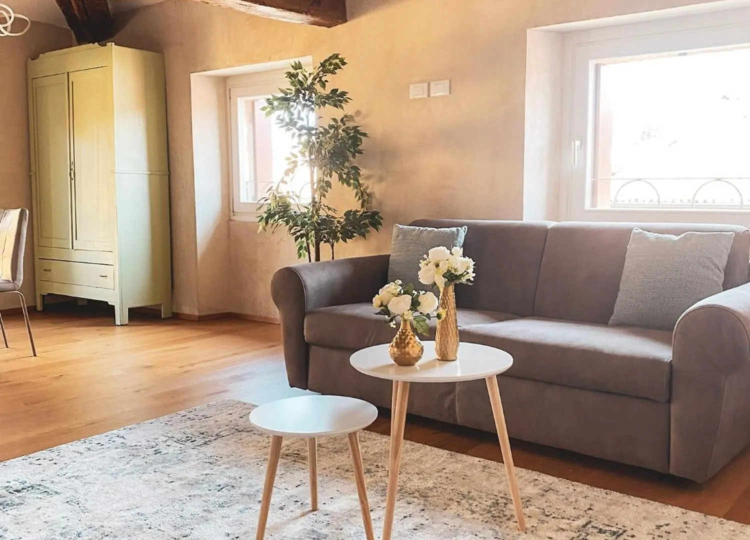 Ponte Pietra Luxury Home In Verona contacts
