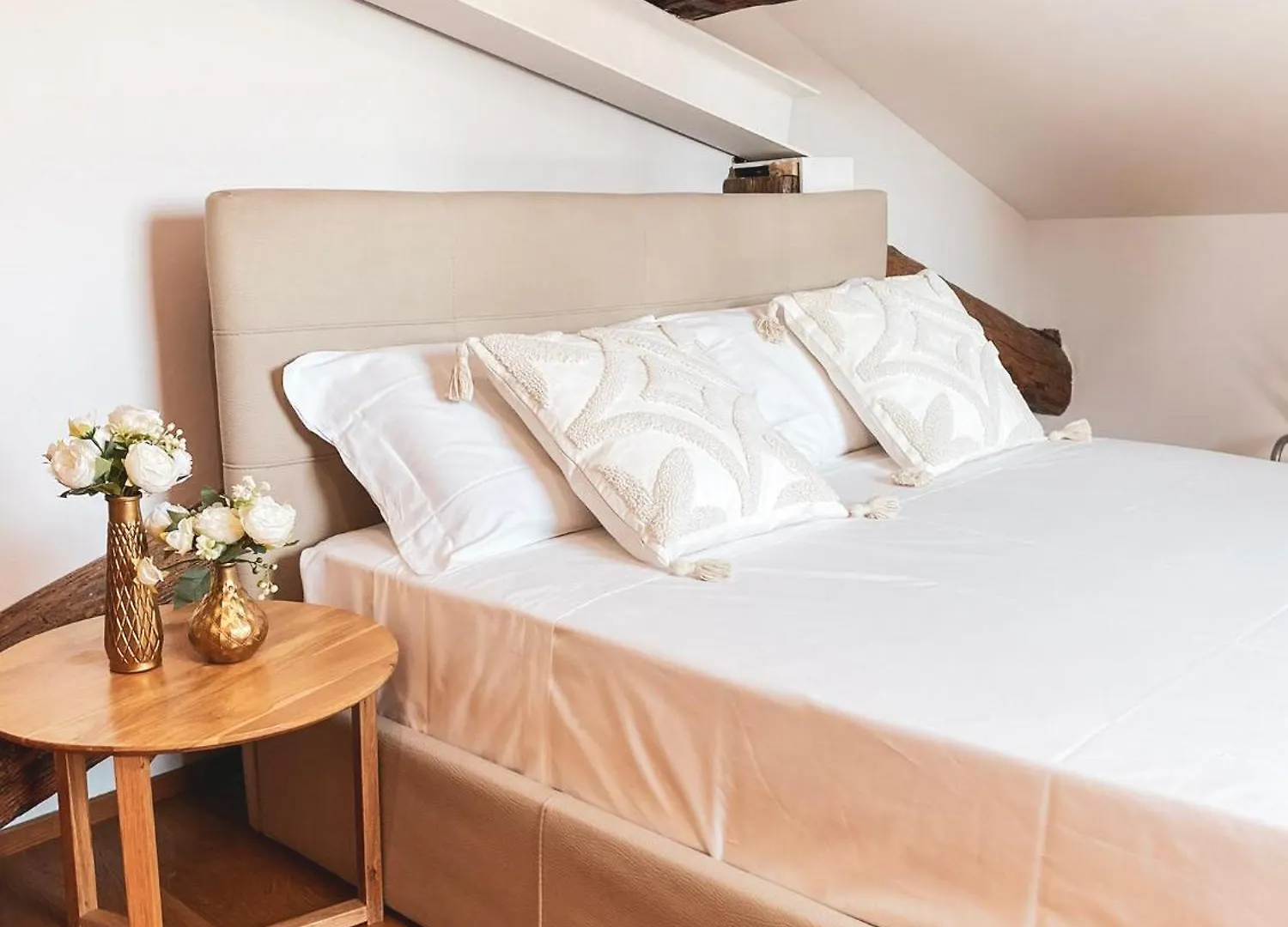Ponte Pietra Luxury Home In Verona